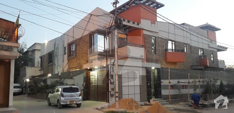 پی ای سی ایچ ایس بلاک 2 پی ای سی ایچ ایس جمشید ٹاؤن کراچی میں 5 کمروں کا 8 مرلہ مکان 6 کروڑ میں برائے فروخت۔