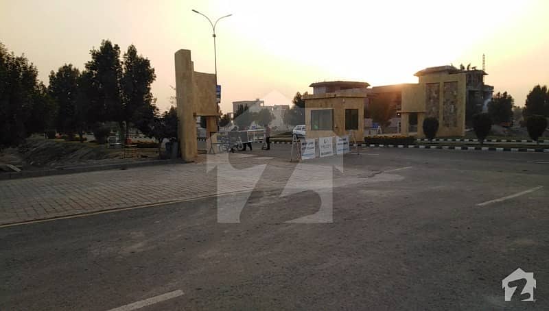 10 Marla Plot For Sale In Lake City Lahore