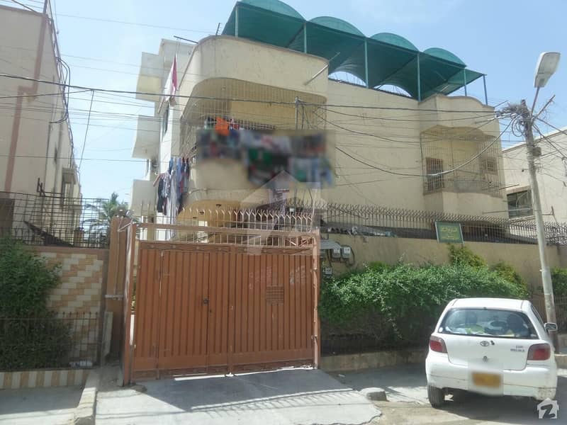 باتھ آئی لینڈ کراچی میں 3 کمروں کا 10 مرلہ فلیٹ 3 کروڑ میں برائے فروخت۔