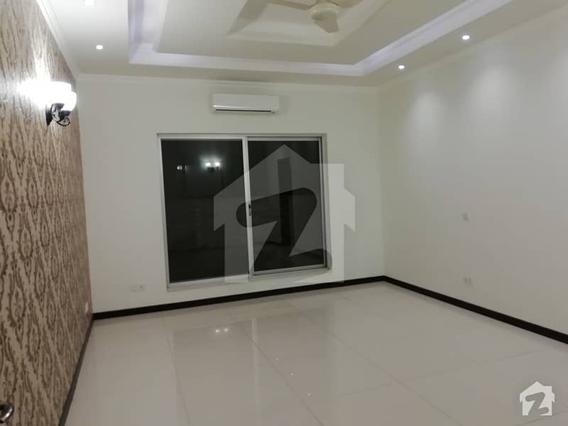 1kanal Styilsh Bungalow For Rent sui Gas Society Phsae1