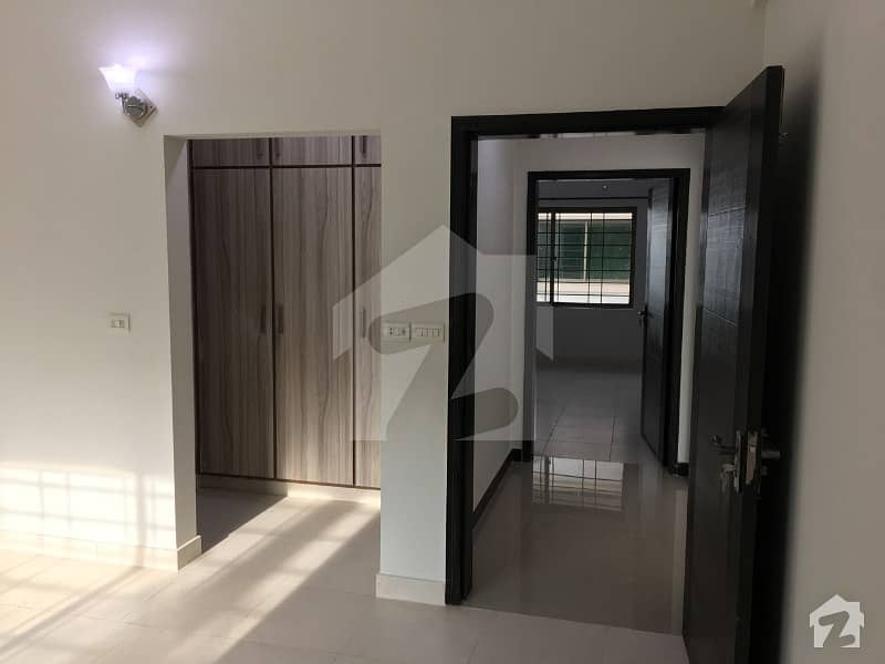 Askari 11 Lahore 3 Bed Room Apartment On 1st Floor Is For Sale Near To Mosque And Main