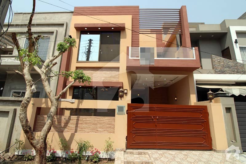 6 Marla Brand New Luxury Near To Park House For Sale