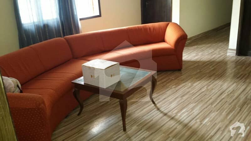 Female In Fully Furnished 1 bedroom Attach Washroom Comm Kitchen Parking Dha1rent