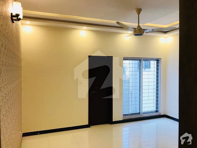 10 MARLA UPPER PORTION FOR RENT IN DHA PHASE 8