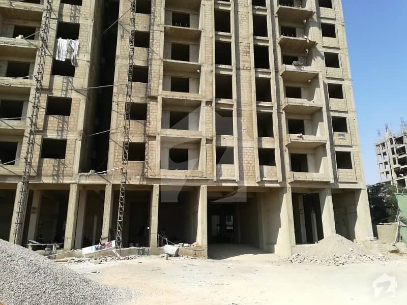 جناح ایونیو کراچی میں 4 کمروں کا 7 مرلہ فلیٹ 80 لاکھ میں برائے فروخت۔