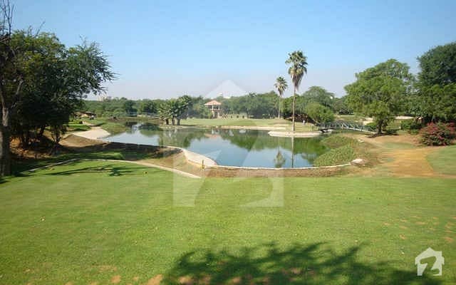 Golf Facing 500 Sq Yard Plot In Only 13.75 Crore