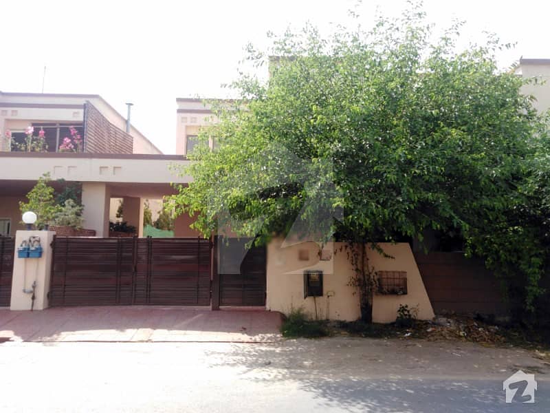 10 Marla Beautiful Used Bungalow Available For Sale In DHA Park View Villas