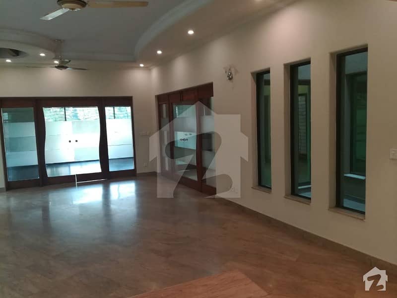 3 Kanal Corner Ideal For Investor For Plotting In Birdwood Road Near