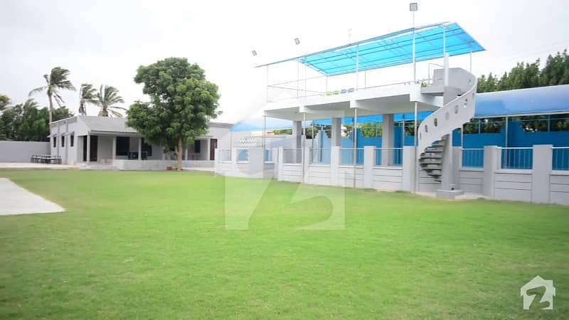 1 Acre Farm House Available In Bahria Town