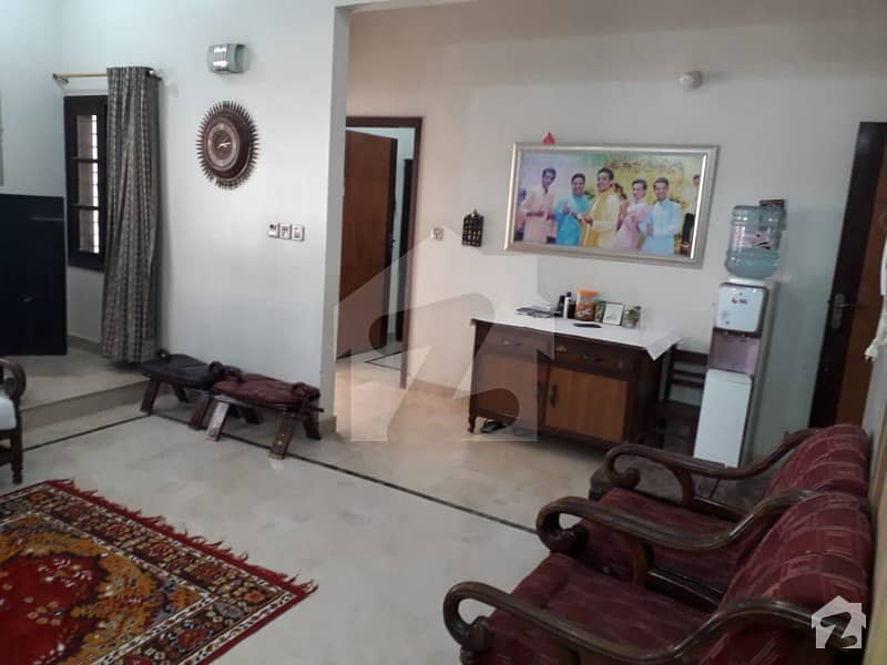 گلستانِِ جوہر ۔ بلاک 4 گلستانِ جوہر کراچی میں 8 کمروں کا 10 مرلہ مکان 3.9 کروڑ میں برائے فروخت۔