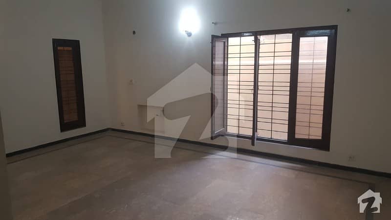SINGLE STORY 1 Kanal BEAUTIFUL HOUSE FOR COMMERCIAL USE in JOHAR TOWN BLOCK J2 NEAR EMPORIUM MALL