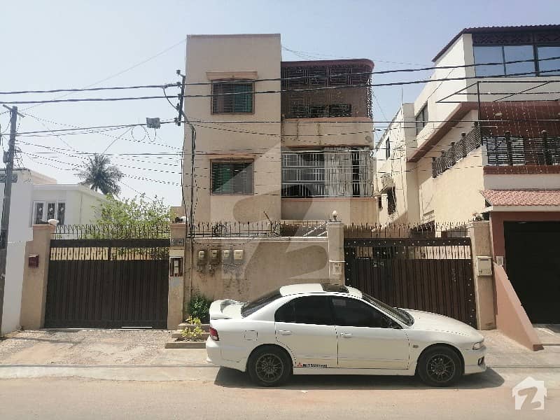 500 Sq Yd Park Facing 1st Floor Protion In Up For Sale In Pechs