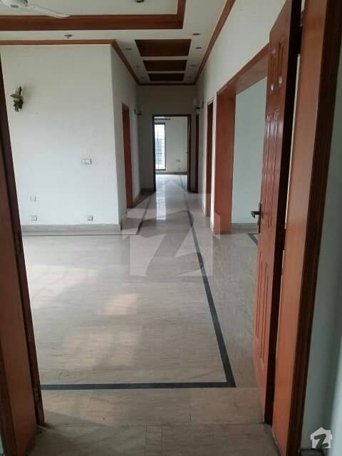 پی اے ایف آفیسرز کالونی کینٹ لاہور میں 3 کمروں کا 10 مرلہ بالائی پورشن 35 ہزار میں کرایہ پر دستیاب ہے۔