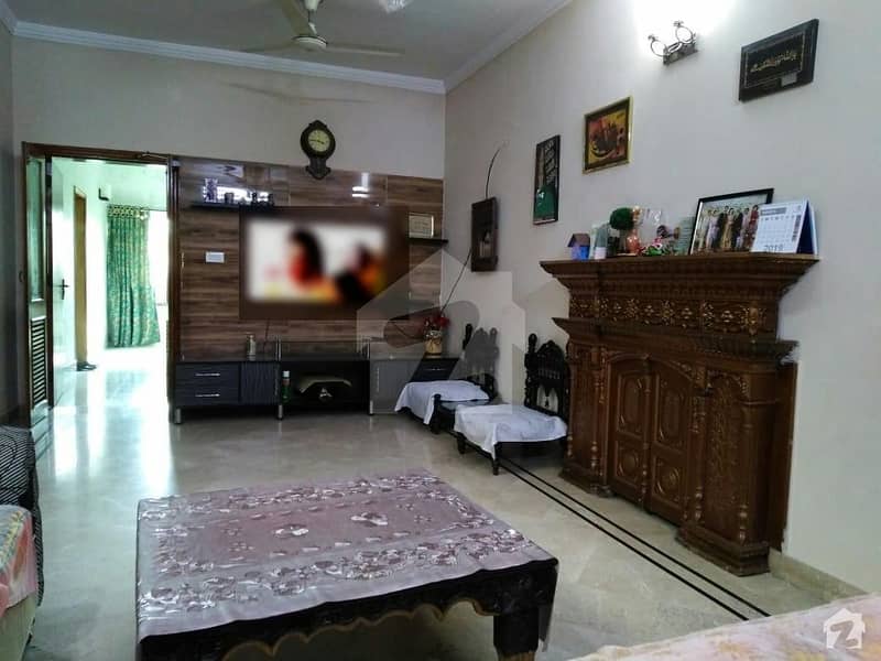 خدا بخش کالونی کینٹ لاہور میں 4 کمروں کا 11 مرلہ مکان 1.55 کروڑ میں برائے فروخت۔