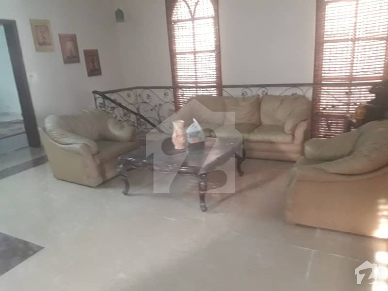 f10 size 555 upper portion fully  furnished 3beds servant RENT 87000 REAL PIC