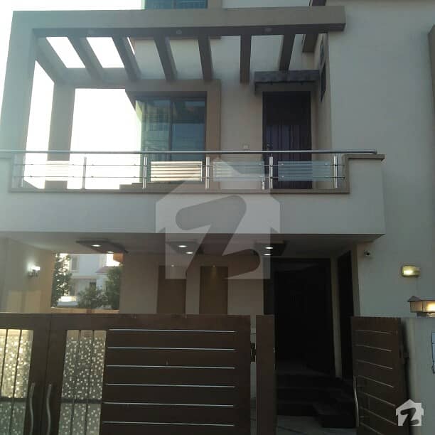 10 marla Independent House For rent in Bahria Town Lahore