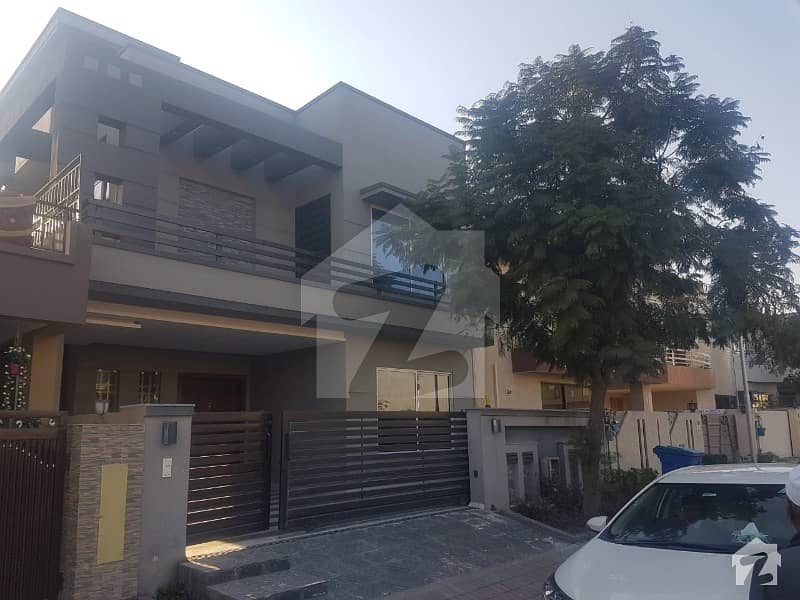 Beautiful 10 Marla Brand New House With All Living Standard Amenities Available At Reasonable Price