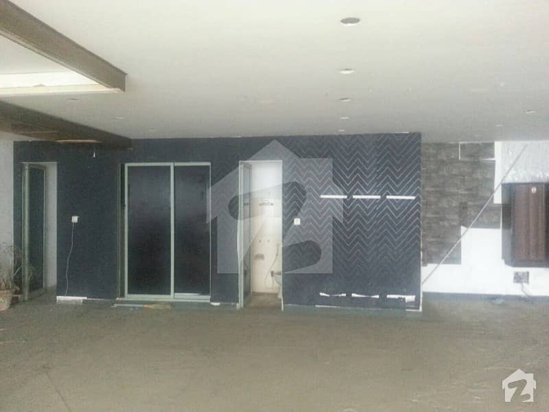 1 Kanal Road Bungalow For Rent With 8 Rooms And Car Porch 1 Kanal Road Bungalow For Rent With 8 Rooms And Car Porch