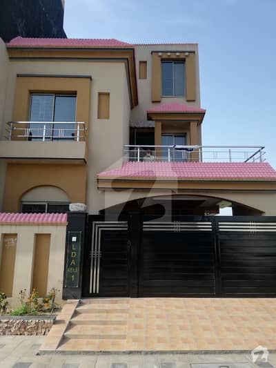 10 Marla Brand New House Foe Sale Block J 10 Marla Brand New House Foe Sale Block J