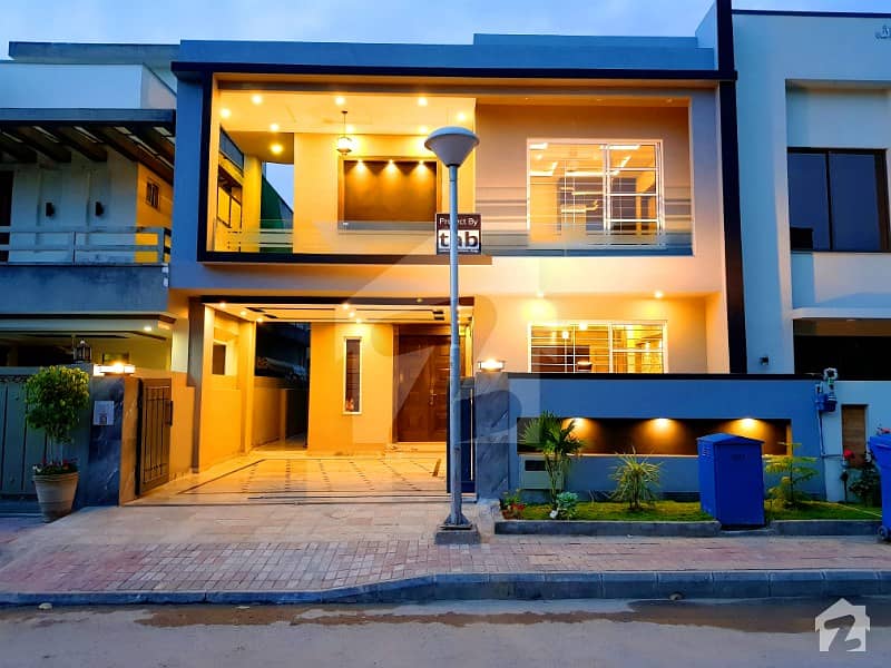 High Quality Designer 10 Marla  House For Sale