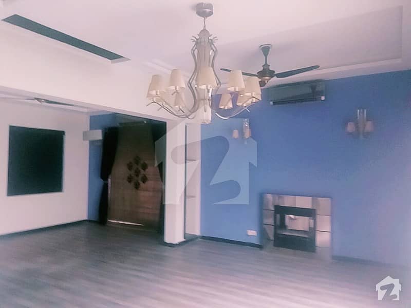 1 Kanal Full House Full Basement Is Available For Rent In DD Block Of Dha Phase 4