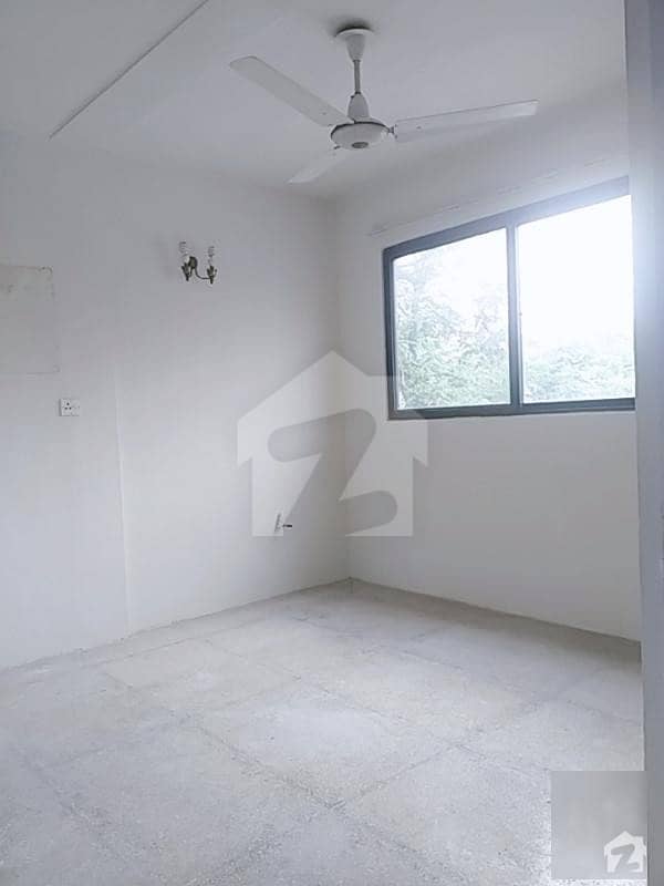 Flat For Rent in F7