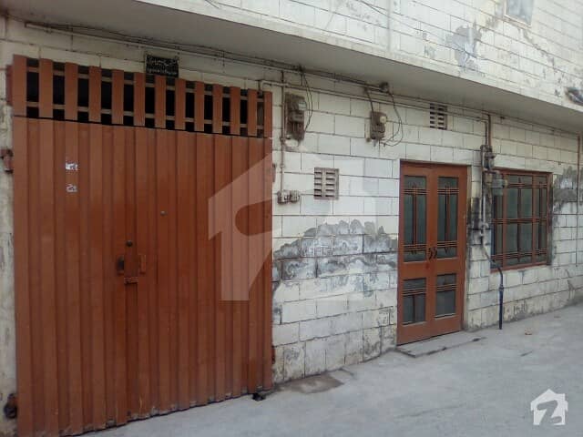 سرگودھا روڈ فیصل آباد میں 4 کمروں کا 6 مرلہ مکان 90 لاکھ میں برائے فروخت۔