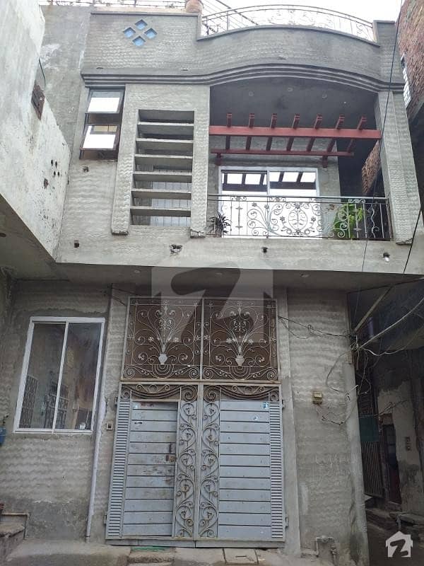 گُل کالونی لاہور میں 4 کمروں کا 3 مرلہ مکان 50 لاکھ میں برائے فروخت۔