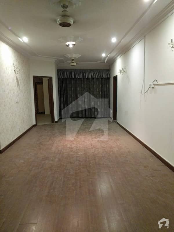 4 Bed D/D 4th Floor Flat For Sale