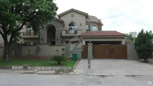 Brand New Modern Architect Design Triple Storey House Is Available For Sale Brand New Modern Architect Design Triple Storey House Is Available For Sale