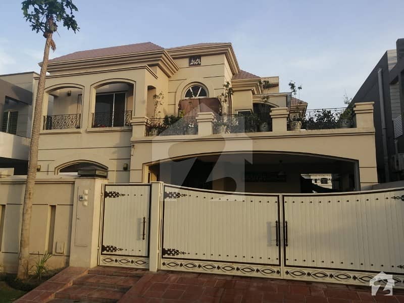 1 Kanal Slightly Used Bungalow Facing Park For Sale In Dha Phase 8 Ext Air Avenue