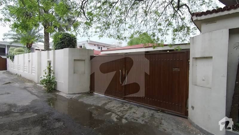 2. 4 Kanal Beautiful Luxury Villa In Cantt 2. 4 Kanal Beautiful Luxury Villa In Cantt