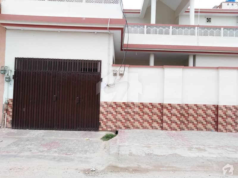 ساجد عوام کالونی بہاولپور میں 4 کمروں کا 10 مرلہ مکان 50 ہزار میں کرایہ پر دستیاب ہے۔
