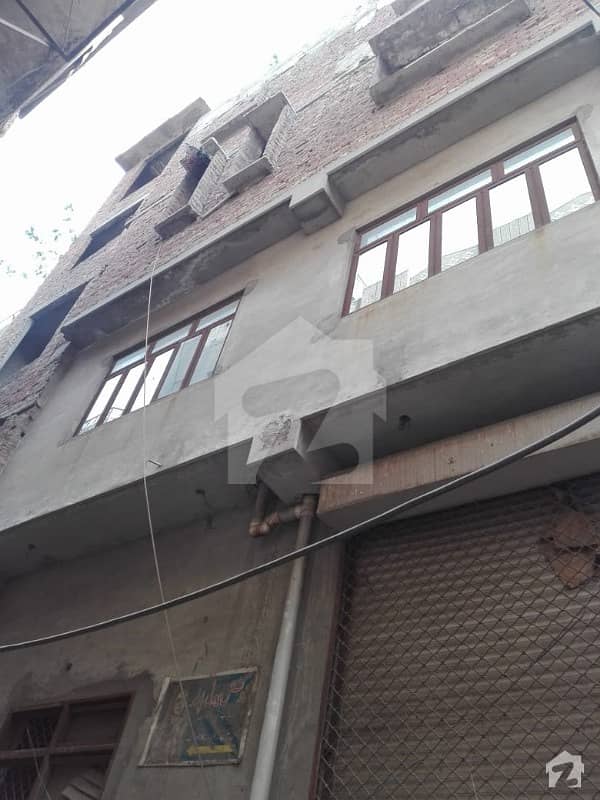 دل محمد روڈ لاہور میں 7 مرلہ عمارت 10 کروڑ میں برائے فروخت۔