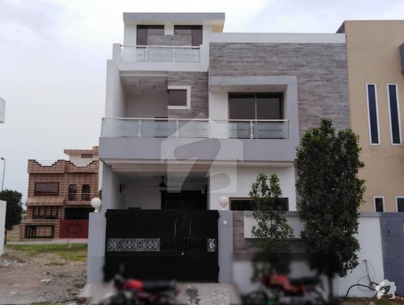 سٹی ہاؤسنگ سکیم جہلم میں 4 کمروں کا 5 مرلہ مکان 80 لاکھ میں برائے فروخت۔