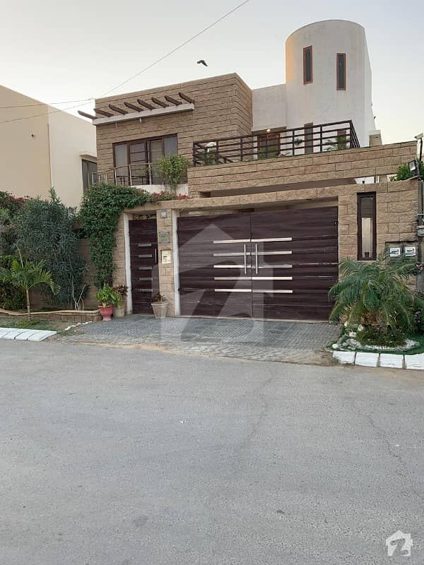 Dha 500 Sq Yards Architect Designed Owner Built Bungalow With Basement For Sale