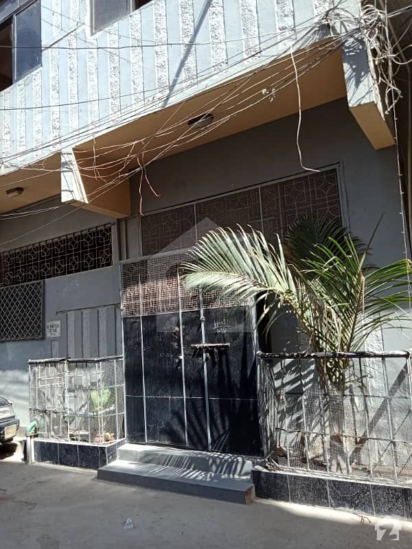 عزیز آباد گلبرگ ٹاؤن کراچی میں 2 کمروں کا 5 مرلہ مکان 1. 62 کروڑ میں برائے فروخت۔