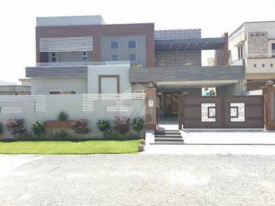 1 Kanal Near Main Boulevard Solid Construction Luxury House Very Hot Location 1 Kanal Near Main Boulevard Solid Construction Luxury House Very Hot Location