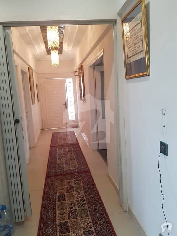 فریرے ٹاؤن کراچی میں 3 کمروں کا 9 مرلہ فلیٹ 4. 5 کروڑ میں برائے فروخت۔