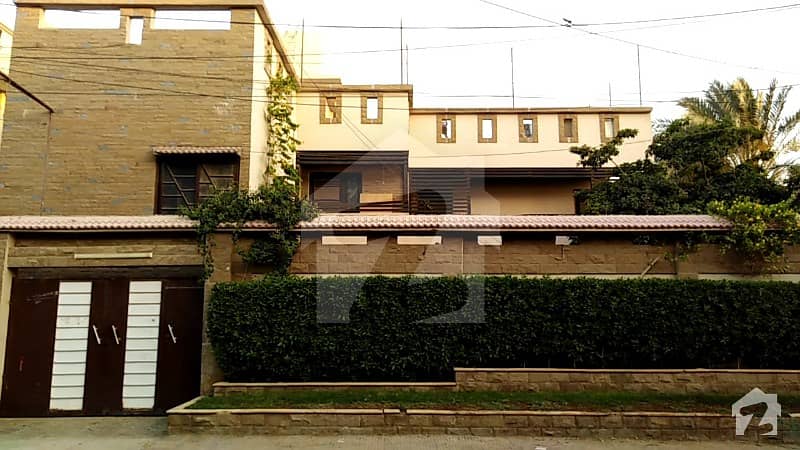 پی ای سی ایچ ایس بلاک 6 پی ای سی ایچ ایس جمشید ٹاؤن کراچی میں 10 کمروں کا 1 کنال مکان 7.5 کروڑ میں برائے فروخت۔