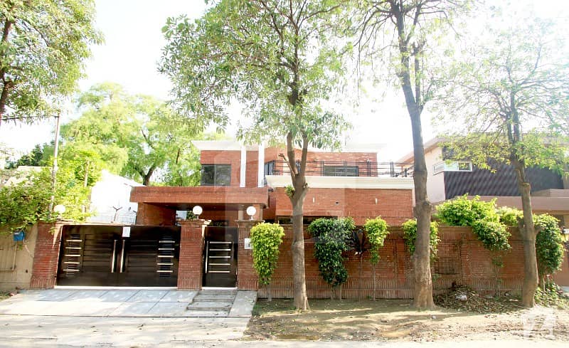 Leads Offers Kanal Exotic Bungalow With Wooden Flooring Home Theater In Basement In Dha Lahore