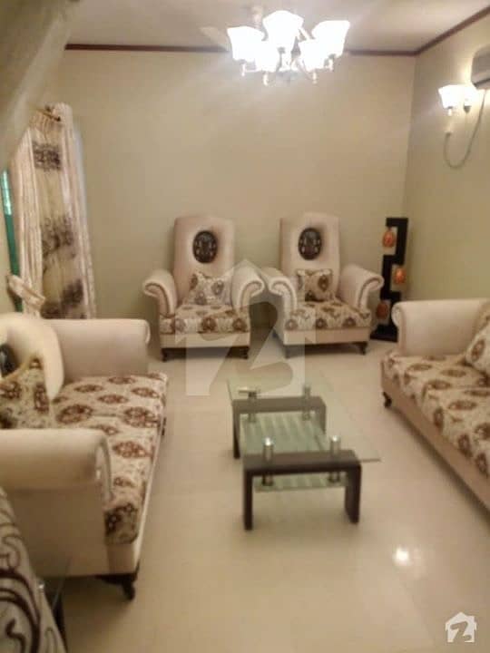 کلفٹن کراچی میں 4 کمروں کا 11 مرلہ فلیٹ 3.8 کروڑ میں برائے فروخت۔