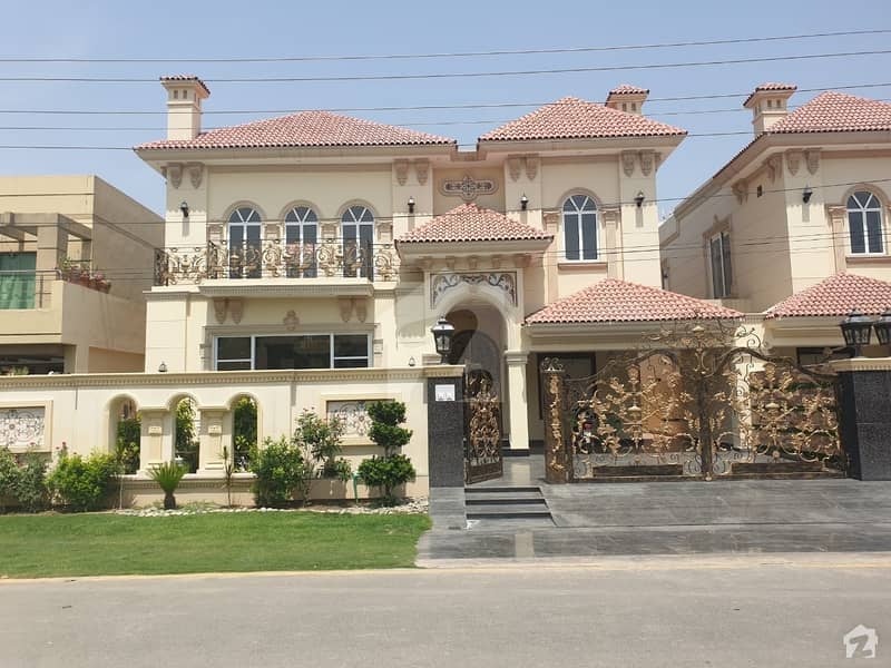 1 Kanal Pair Brand New Luxury Spanish Style House Hot Location Solid Construction