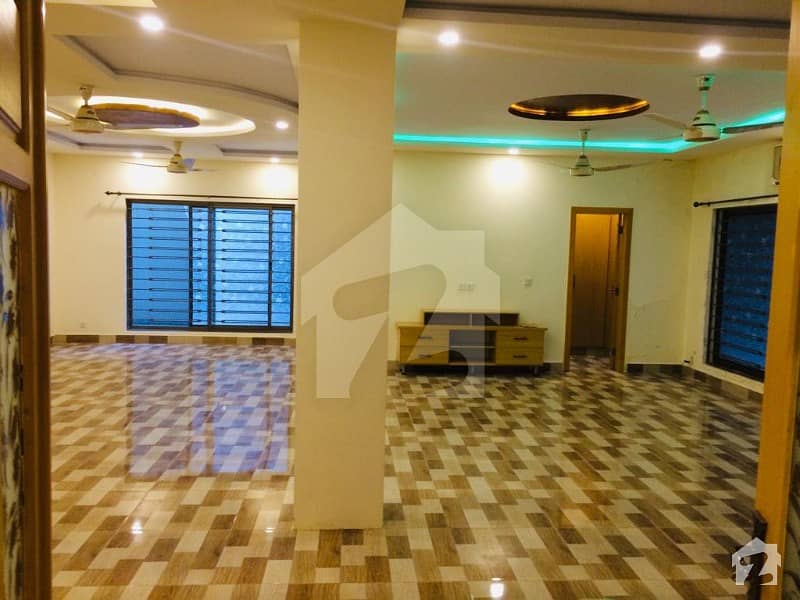 اسلام آباد انکلیو اسلام آباد میں 5 کمروں کا 10 مرلہ مکان 1.2 لاکھ میں کرایہ پر دستیاب ہے۔