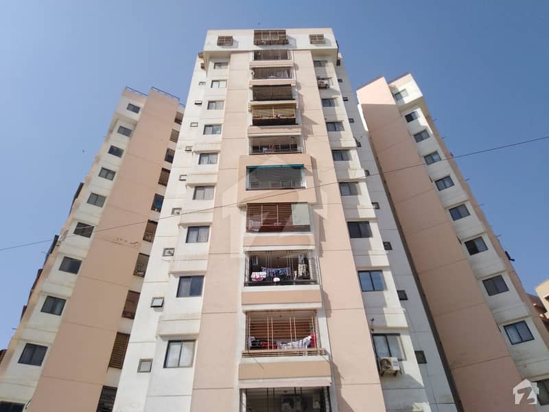 فریرے ٹاؤن کراچی میں 3 کمروں کا 8 مرلہ فلیٹ 2. 9 کروڑ میں برائے فروخت۔