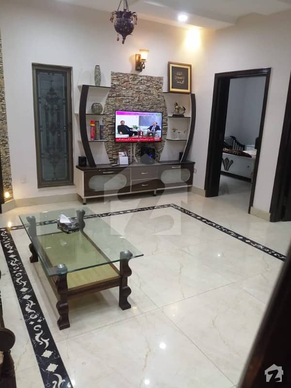 کوہ نور ٹاؤن فیصل آباد میں 1 کمرے کا 5 مرلہ کمرہ 16 ہزار میں کرایہ پر دستیاب ہے۔