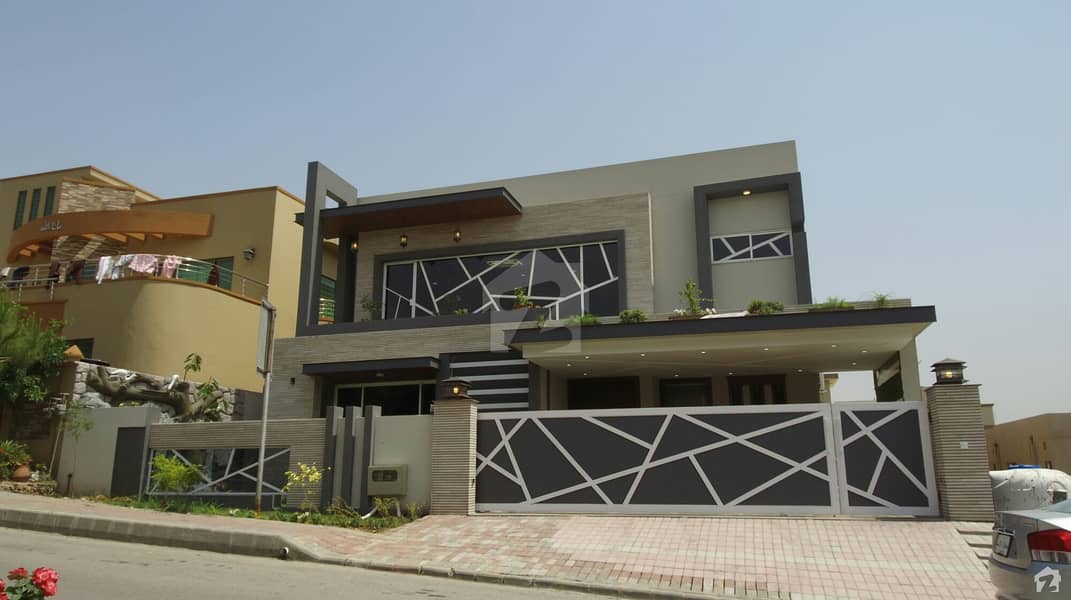 بحریہ ٹاؤن راولپنڈی راولپنڈی میں 5 کمروں کا 1 کنال مکان 4. 65 کروڑ میں برائے فروخت۔