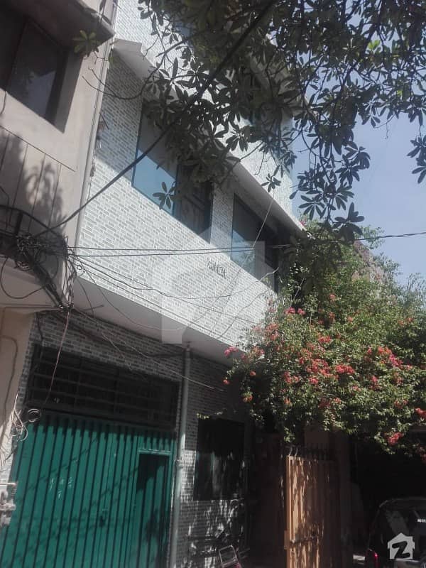 کالج روڈ لاہور میں 4 کمروں کا 4 مرلہ مکان 1 کروڑ میں برائے فروخت۔