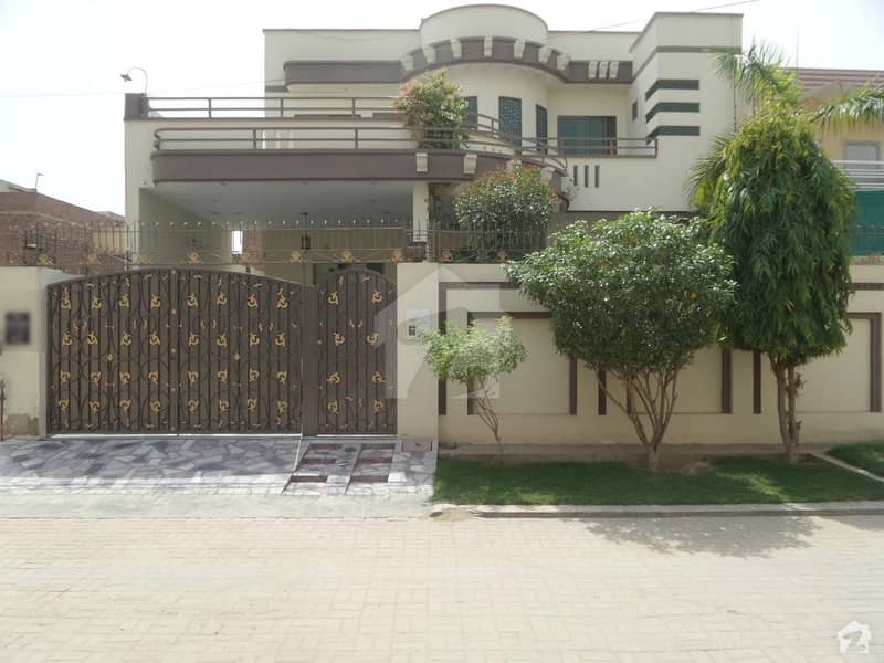 Triple Story Beautiful Banglow For Sale At Aziz Yaqoob Town Okara