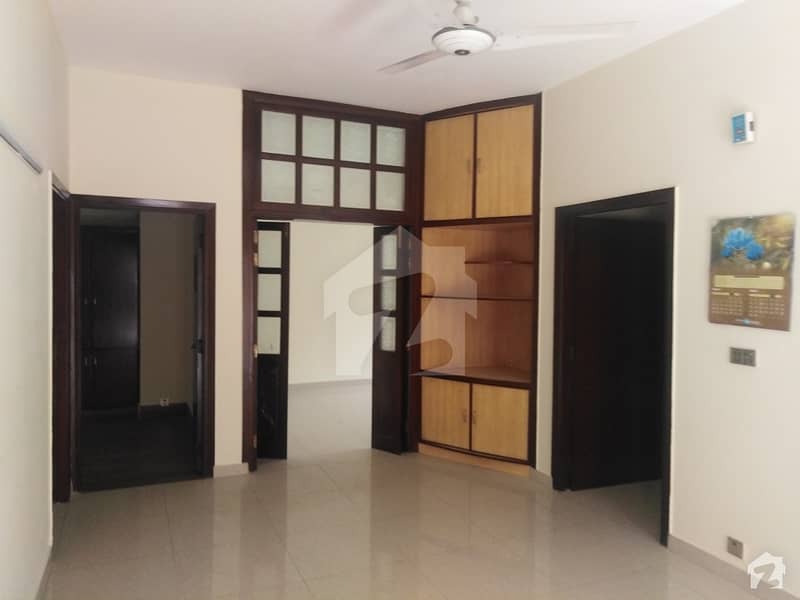 ماڈل ٹاؤن ۔ بلاک جی ماڈل ٹاؤن لاہور میں 3 کمروں کا 15 مرلہ مکان 85 ہزار میں کرایہ پر دستیاب ہے۔